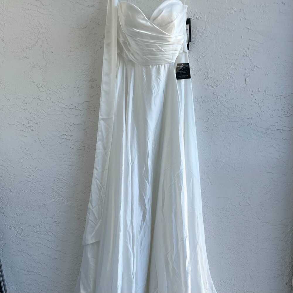 NWT Satin Strapless Bridal Gown by Cinderella Divine